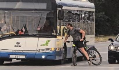 Трафикът във Варна става все по натоварен а шофьорите със сигурност